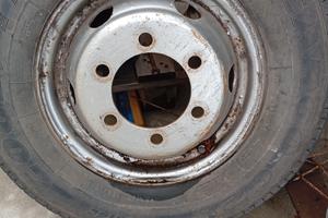 ruota scorta delly Iveco simili 6 bulloni fissaggi