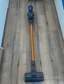 dyson v8 absolute con 2 batterie