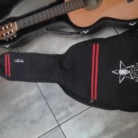 Chitarra classica con custodia rigida e morbida