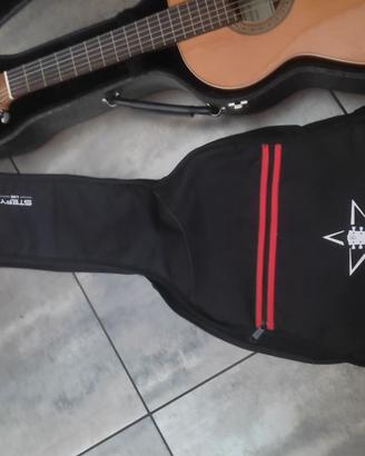 Chitarra classica con custodia rigida e morbida