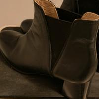 Stivaletti di pelle nera