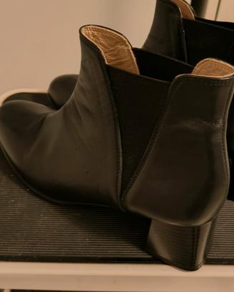 Stivaletti di pelle nera