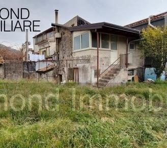 Casa singola 140 mq con terreno a linguaglossa