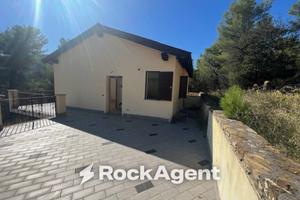 Villa di 270 m² con più di 5 locali e box auto dop