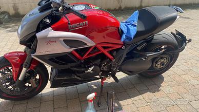 DUCATI DIAVEL 1200 RED