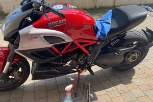 DUCATI DIAVEL 1200 RED