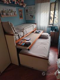 Letto a castello con scrivania estraibile