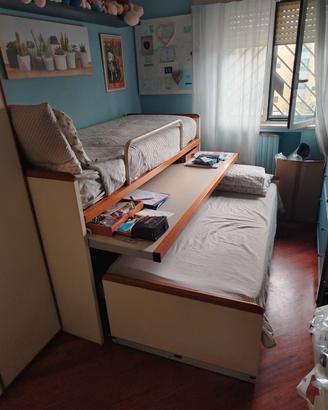 Letto a castello con scrivania estraibile