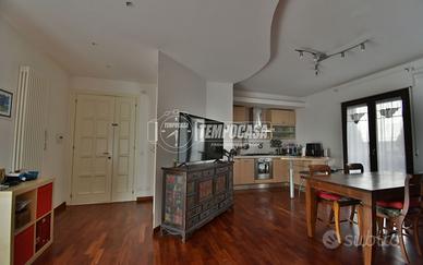 Appartamento con 3 camere, 2 bagni e garage