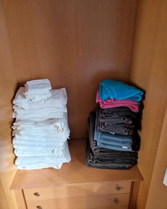 STOCK BIANCHERIA PER LA CASA COME NUOVA