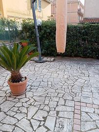 Villa adriana trilocale con corte esterna