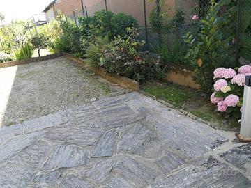 Casa indipendente bifamigliare