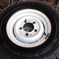 5 cerchioni con gomme Land rover Defender 90 r 16