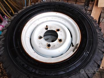 5 cerchioni con gomme Land rover Defender 90 r 16
