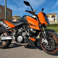 Ktm 990 superduke leggera scivolata