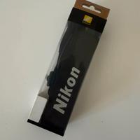 Nikon DF tracolla