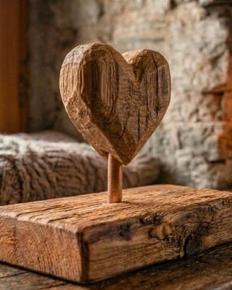 stupenda scultura cuore legno massello recuperato