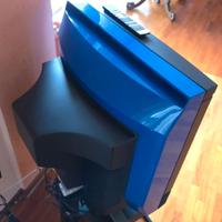 TV Bang & Olufsen blu con base ruotante