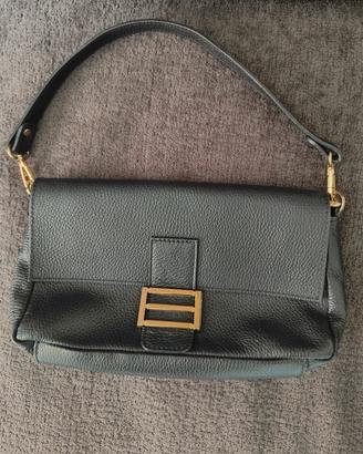 Borsa in pelle nera doppia tracolla 