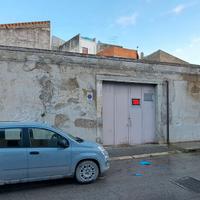 Garage 330 mq Vittoria zona Centro
