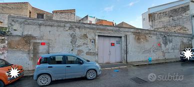 Garage 330 mq Vittoria zona Centro