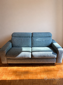 Soggiorno: credenza, vetrina e divano Poltronesofà