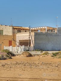 Casa frontemare lungomare ovest tre fontane