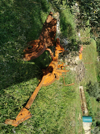 Aratro per cingolato