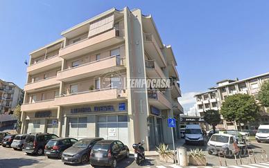 QUADRILOCALE RISTRUTTURATO VISTA MARE