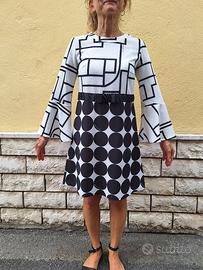 Abito stampato a geometrie bicolore manica lunga