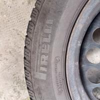 Gomme invernali Pirelli montati su cerchi in ferro