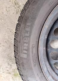 Gomme invernali Pirelli montati su cerchi in ferro