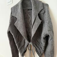 Cardigan da donna grigio a maglia treccia, grigio.