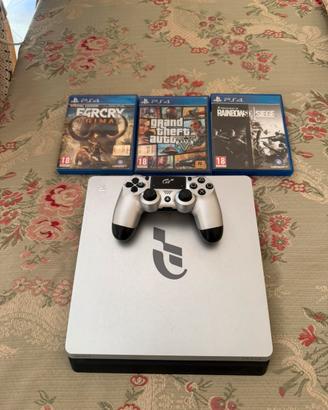 PS4 LIMITED EDITION CON 3 GIOCHI