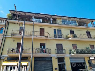 4 vani e wc oltre a terrazzi e posto auto coperto