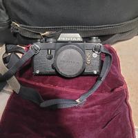 macchina fotografica Pentax LX con accessori vari