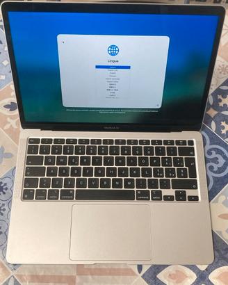 Apple MacBook Air 13" Chip M1256 GB SSD-
8GB RAM