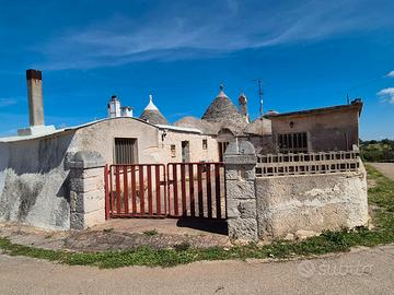 Trulli e lamie da rimodernare con terreno
