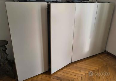 Armadi, divano, tavolo, lavatrice, freezer, tv