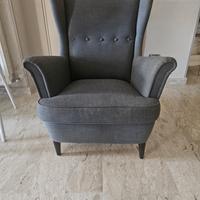 Una  poltrona e due sedie da bambino ikea