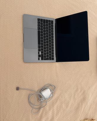 Mac book air chip m5 con batteria non funzionante