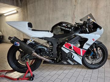 Yamaha R6 Racing 