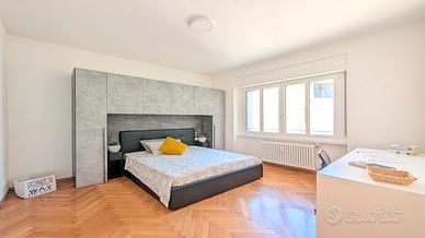 Ampia stanza con letto matrimoniale da settembre