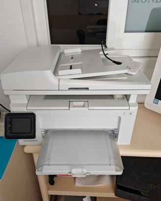 HP ALL IN ONE + Stampante Laser Bianco Nero.