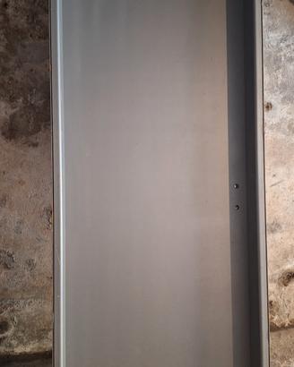 Porta in legno grigia 