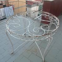 Tavolo in metallo per esterni