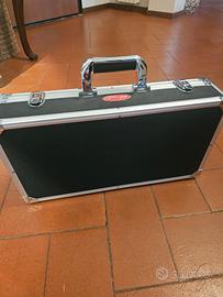 valigetta con pedali per chitarra