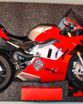 BMW S1000RR e DUCATI V4S scala 1:6 NUOVI