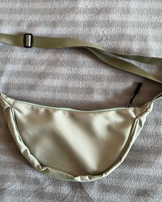 borsa verde a spalla tipo marsupio