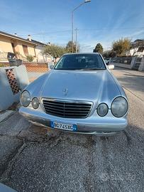 Mercedes E200